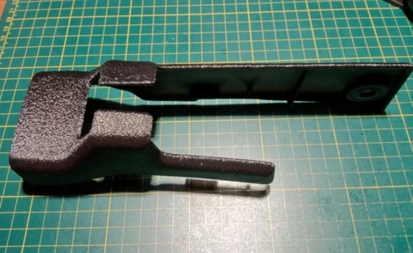 Изображение - Правая накладка (заглушка) кронштейна сиденья Nissan - Stav3DPrint
